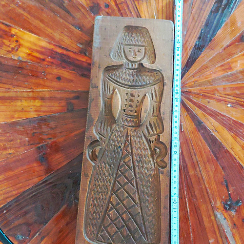 Holzbrett geschnitzt relief - holzbrett,