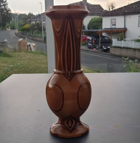 Gedrechselte holzvase mit - gedrechselte,