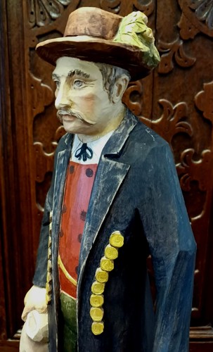 Holzfigur mann mit hut - holzfigur,