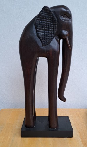 Kunstvoll geschnitzter elefant - geschnitzter,