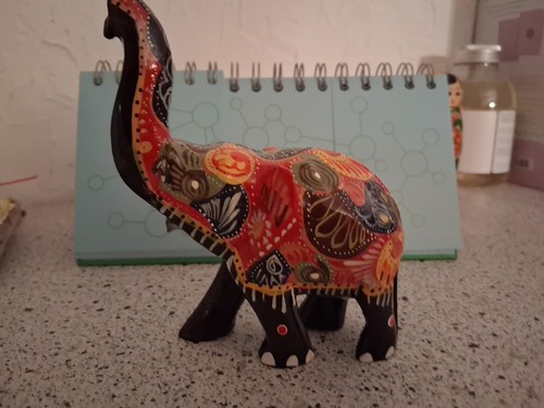 Bemalter holzelefant - bemalter,